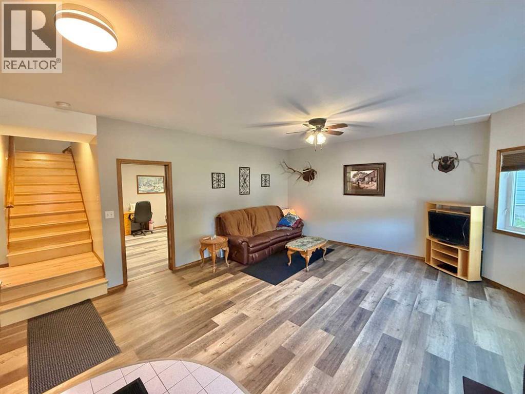 379 Collinge Road, Hinton, Alberta  T7V 1L2 - Photo 12 - A2347036
