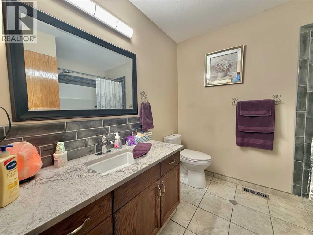 379 Collinge Road, Hinton, Alberta  T7V 1L2 - Photo 11 - A2347036
