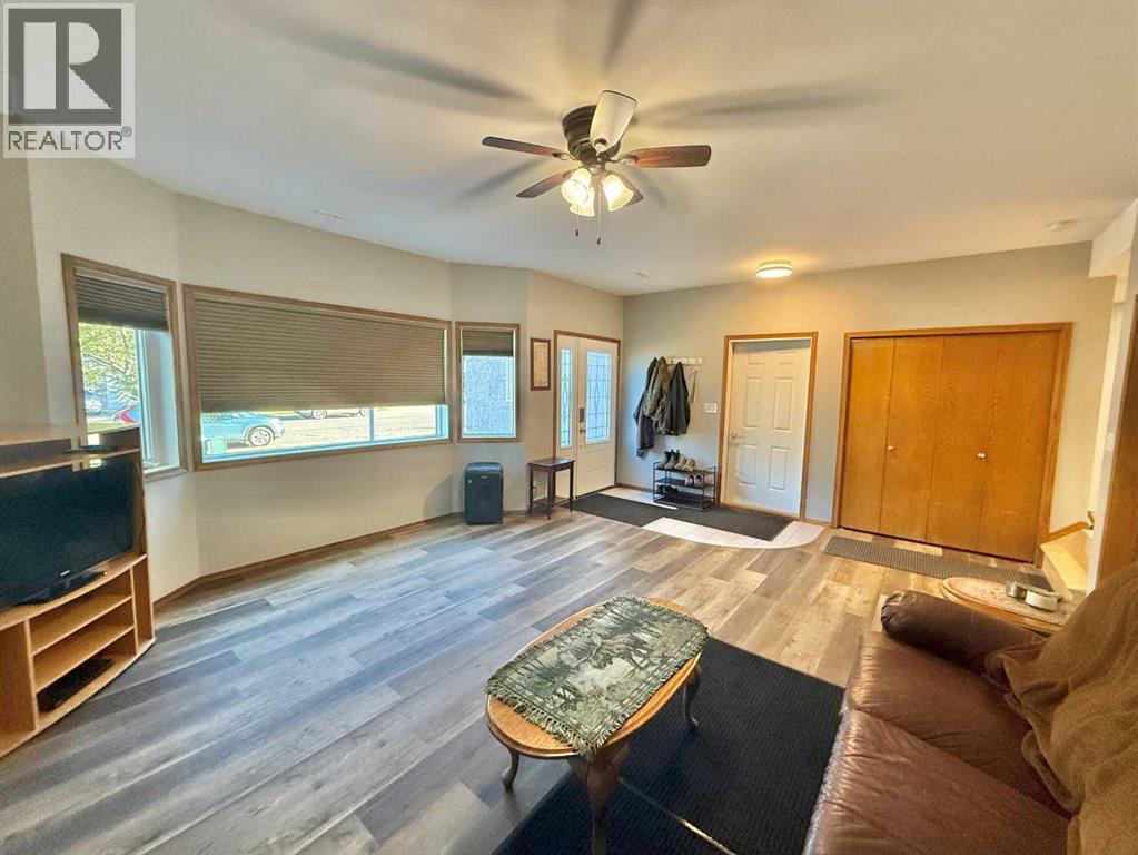 379 Collinge Road, Hinton, Alberta  T7V 1L2 - Photo 13 - A2347036