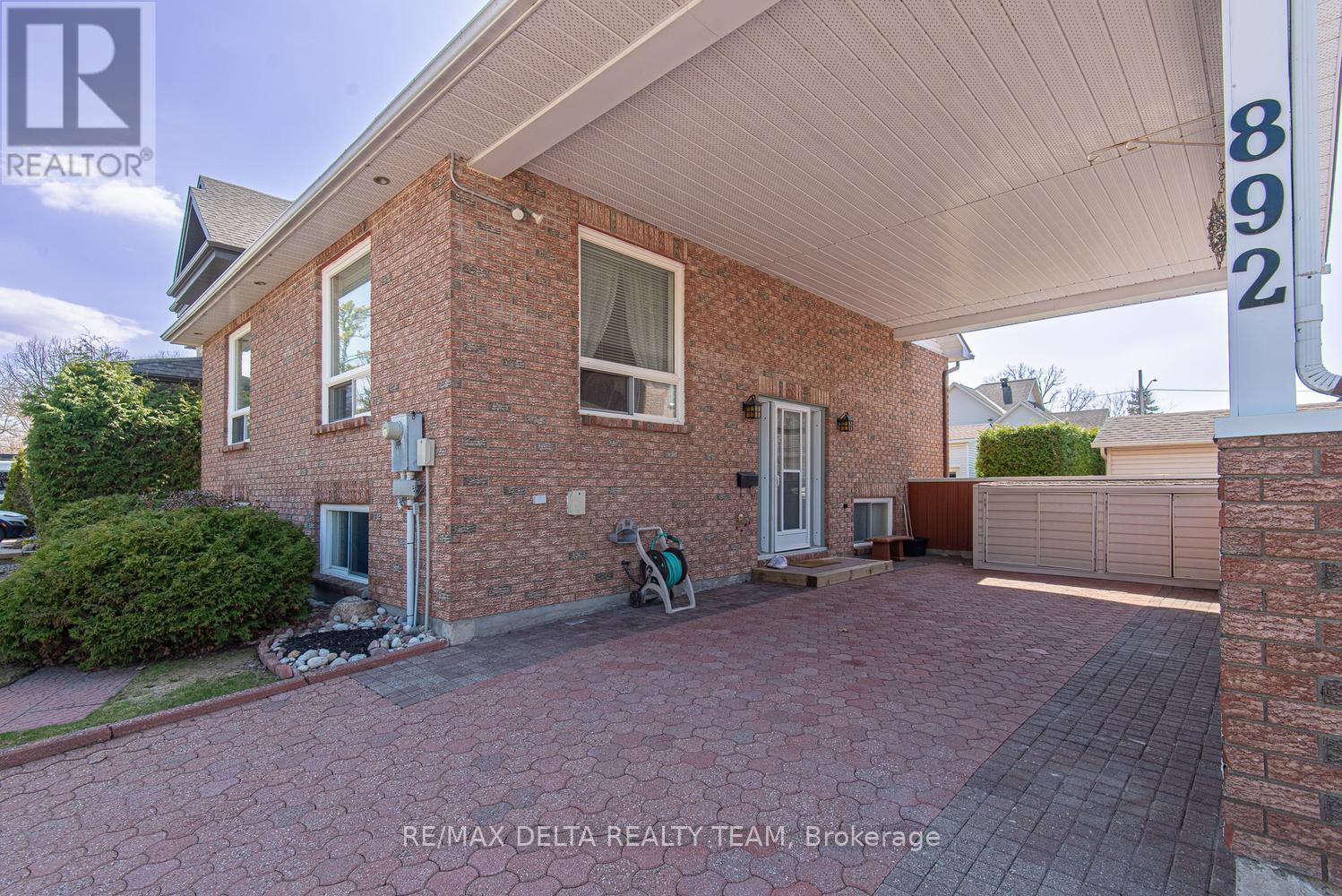 892 Scott Dupuis Way, Ottawa, Ontario  K1C 3A7 - Photo 2 - X13814168