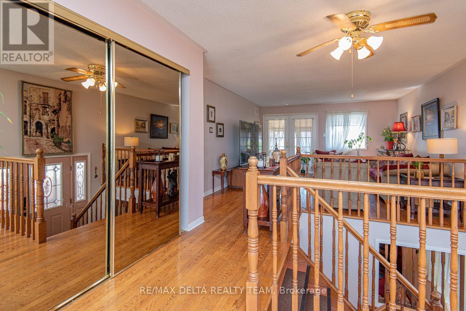 892 Scott Dupuis Way, Ottawa, Ontario  K1C 3A7 - Photo 4 - X13814168