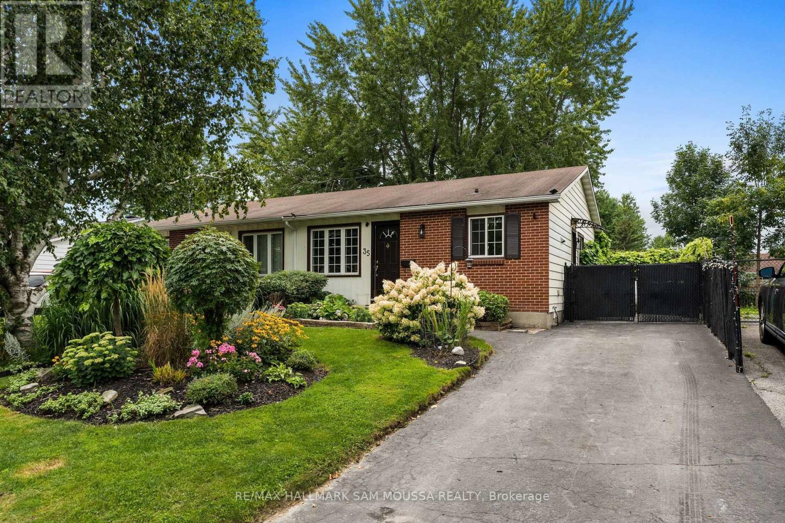 35 Ballantrae Way, Ottawa, Ontario  K2L 1N3 - Photo 3 - X13814210