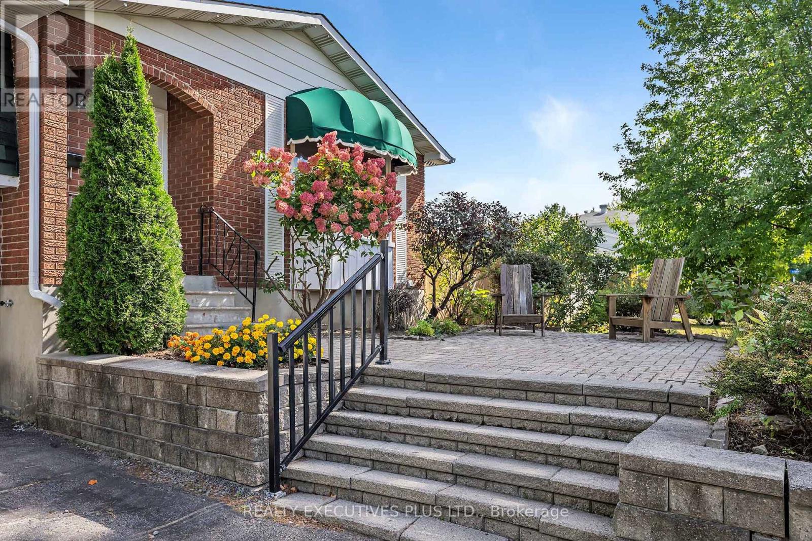 1533 Payette Drive, Ottawa, Ontario  K1E 1S8 - Photo 3 - X13814330