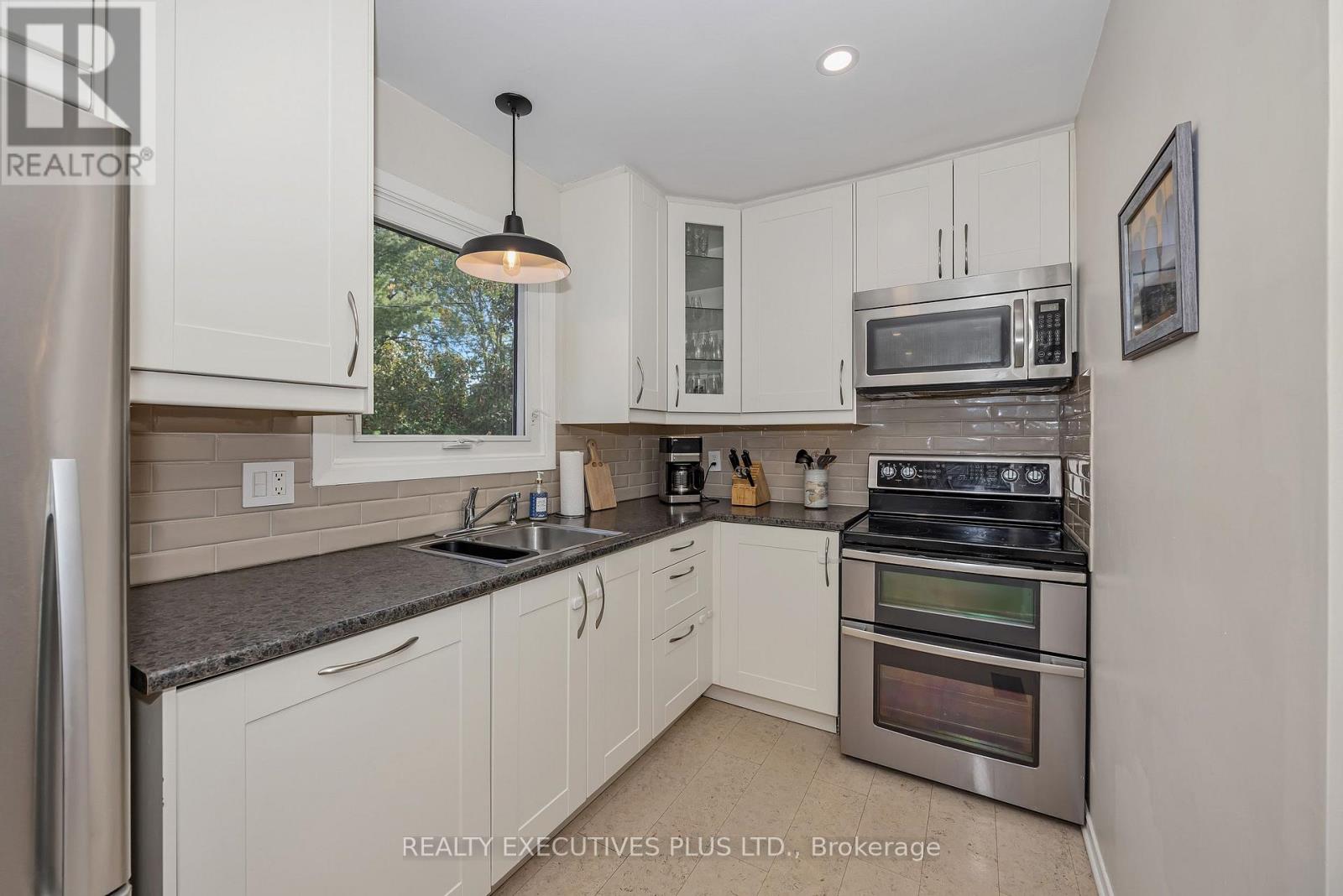 1533 Payette Drive, Ottawa, Ontario  K1E 1S8 - Photo 8 - X13814330