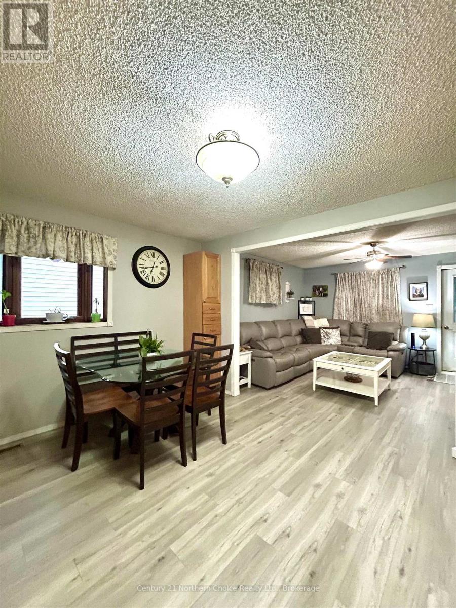 554 Elm Avenue, Fort Frances, Ontario  P9A 3J4 - Photo 2 - X13640400