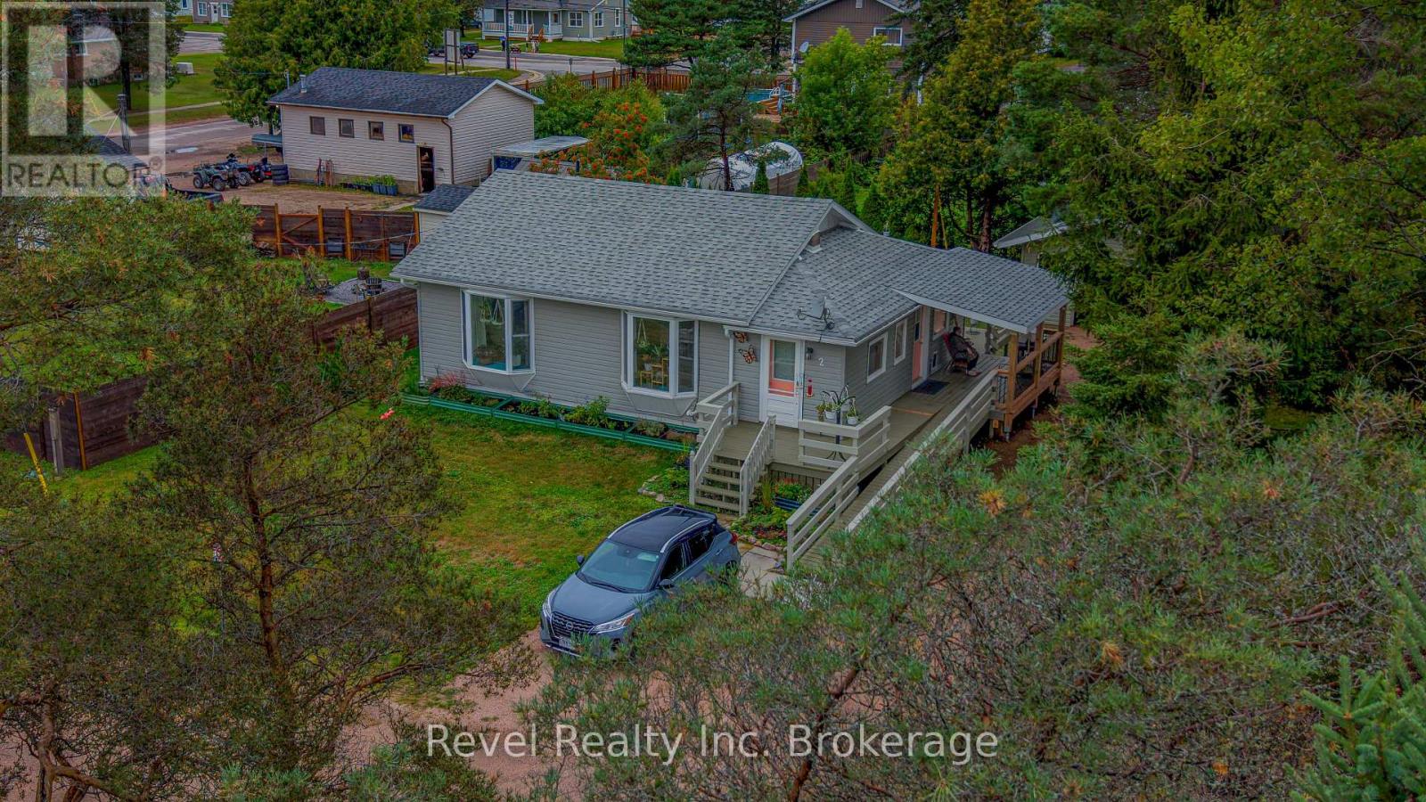 2 LINCOLN AVENUE, South River, Ontario