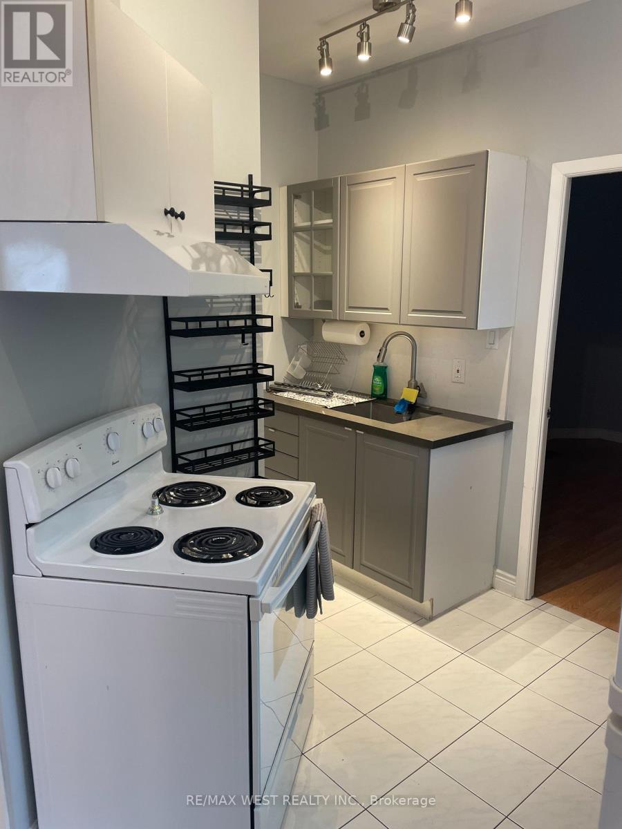 Main Floor - 281 Howland Avenue, Toronto, Ontario  M5R 3B8 - Photo 4 - C13814226