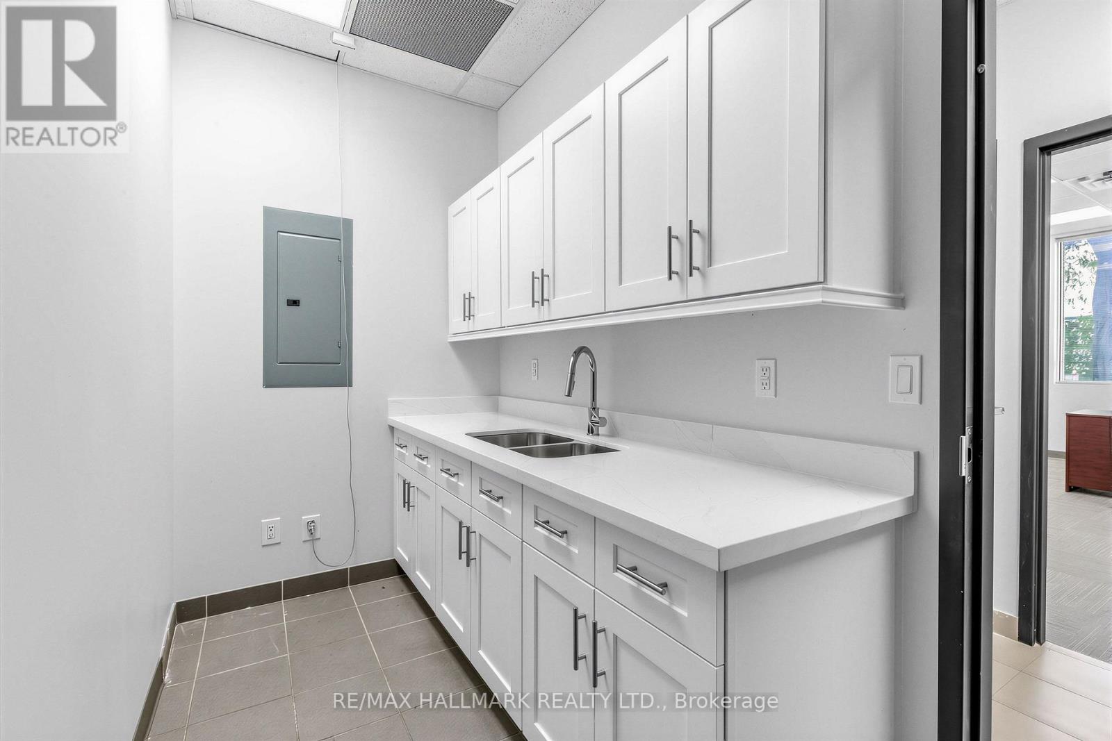 103 - 30 Kern Road, Toronto (Banbury-Don Mills), Ontario  M3B 1T1 - Photo 27 - C13814356