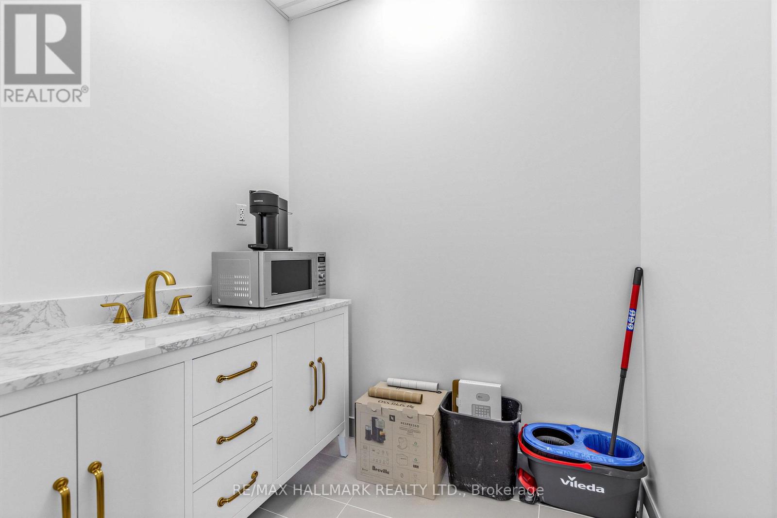 202 - 30 Kern Road, Toronto (Banbury-Don Mills), Ontario  M3B 1T1 - Photo 17 - C13814368