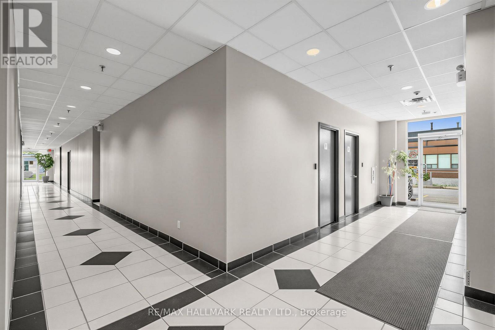 202 - 30 Kern Road, Toronto (Banbury-Don Mills), Ontario  M3B 1T1 - Photo 4 - C13814368
