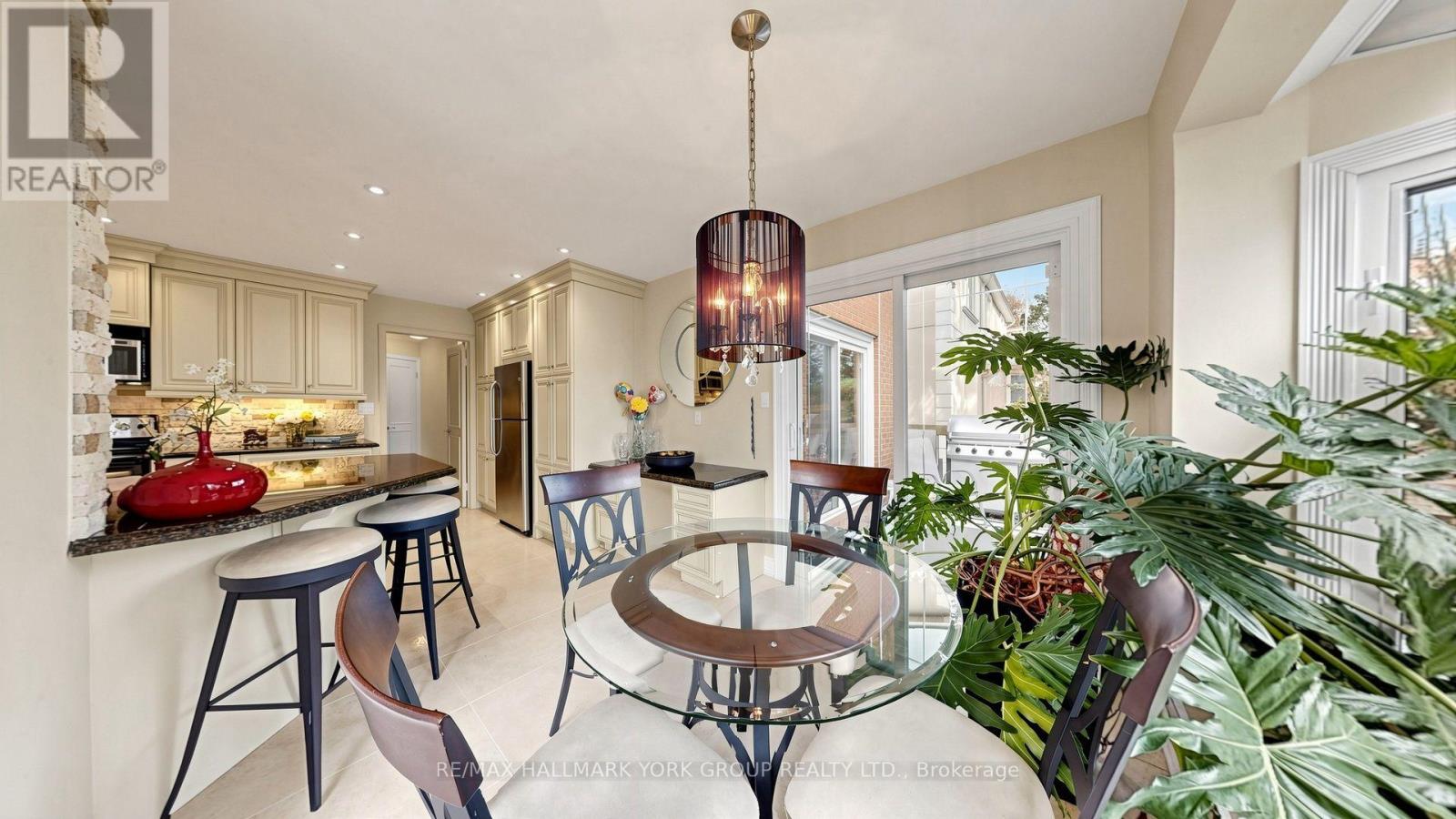 45 Pinnacle Road, Toronto (St. Andrew-Windfields), Ontario  M2L 2V6 - Photo 15 - C13814398