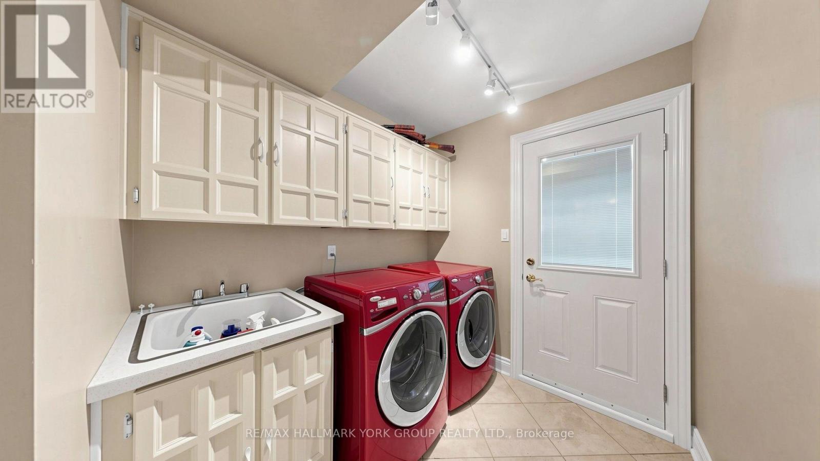 45 Pinnacle Road, Toronto (St. Andrew-Windfields), Ontario  M2L 2V6 - Photo 20 - C13814398