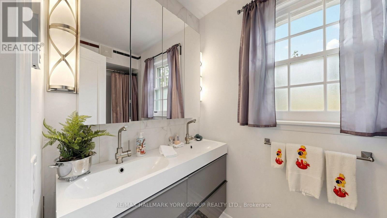 45 Pinnacle Road, Toronto (St. Andrew-Windfields), Ontario  M2L 2V6 - Photo 26 - C13814398