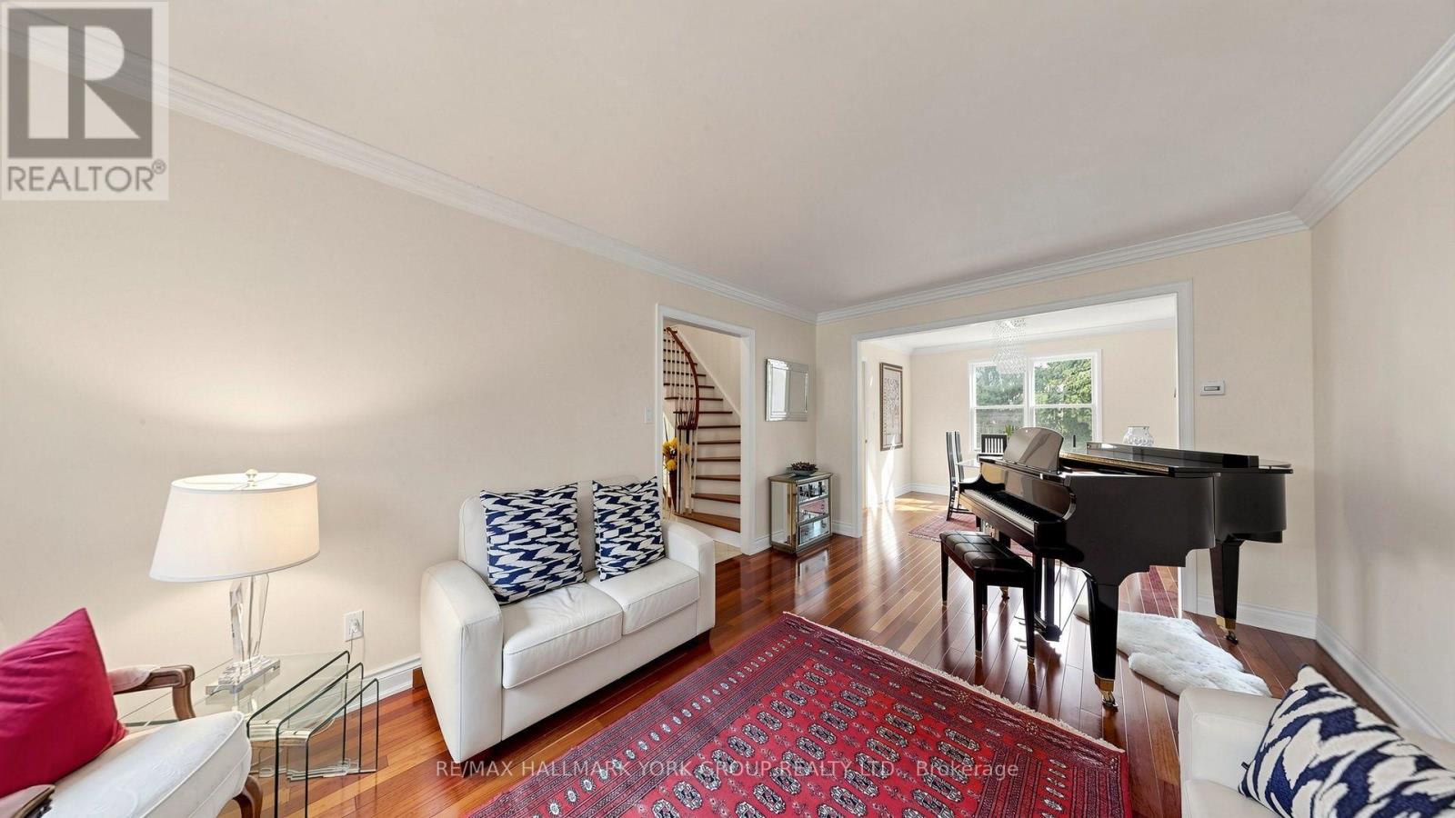 45 Pinnacle Road, Toronto (St. Andrew-Windfields), Ontario  M2L 2V6 - Photo 4 - C13814398