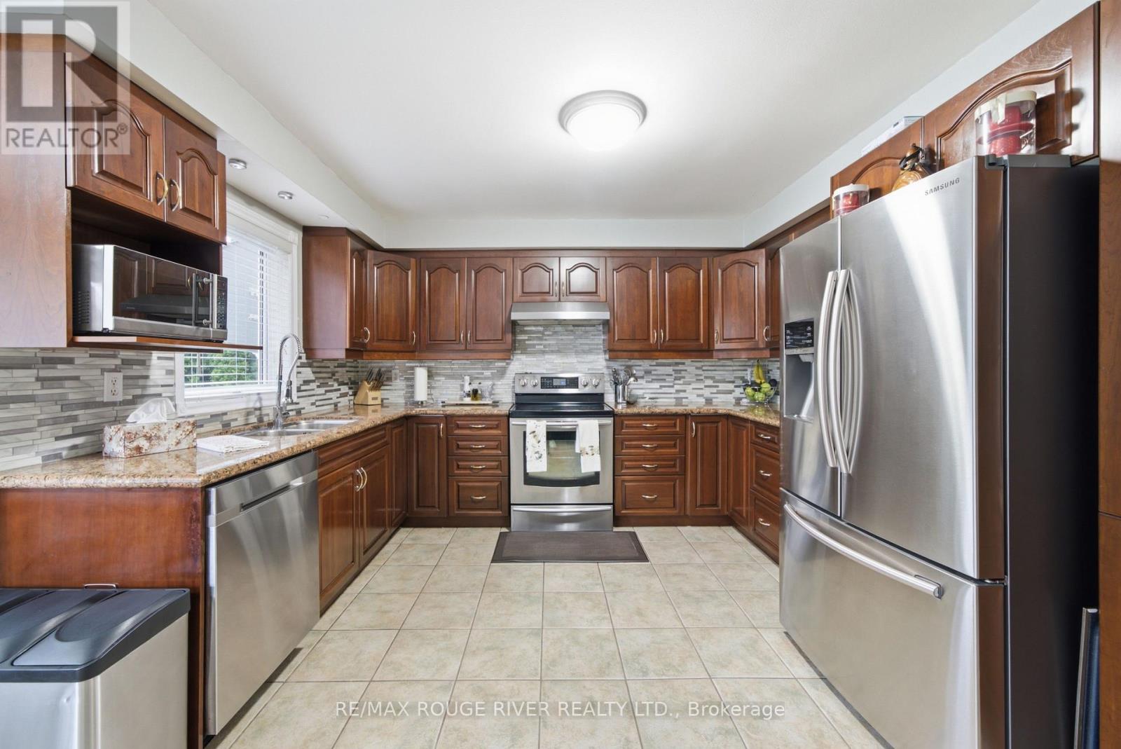 561 Cattail Court, Pickering, Ontario  L1V 6A2 - Photo 12 - E13814170
