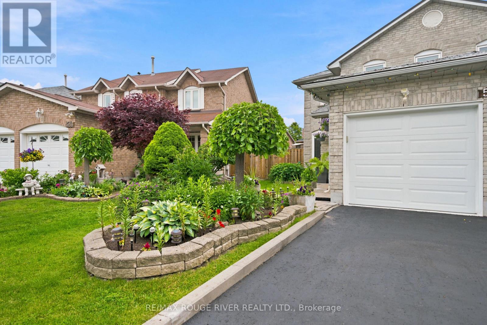 561 Cattail Court, Pickering, Ontario  L1V 6A2 - Photo 2 - E13814170