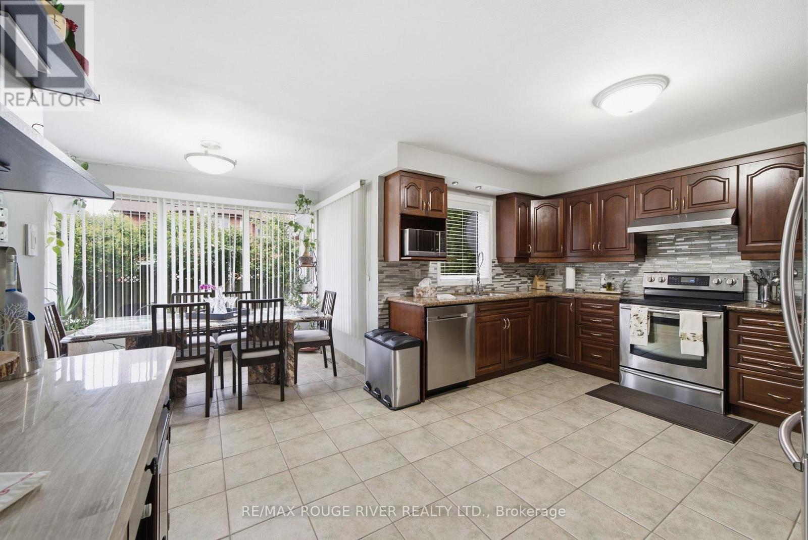 561 Cattail Court, Pickering, Ontario  L1V 6A2 - Photo 7 - E13814170