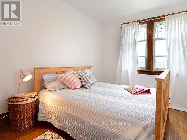 811 Coxwell Avenue, Toronto, Ontario  M4C 3E5 - Photo 11 - E13814284