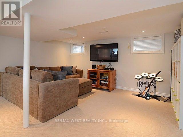 811 Coxwell Avenue, Toronto, Ontario  M4C 3E5 - Photo 13 - E13814284