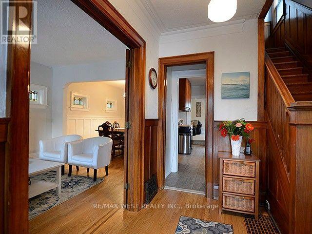 811 Coxwell Avenue, Toronto, Ontario  M4C 3E5 - Photo 2 - E13814284