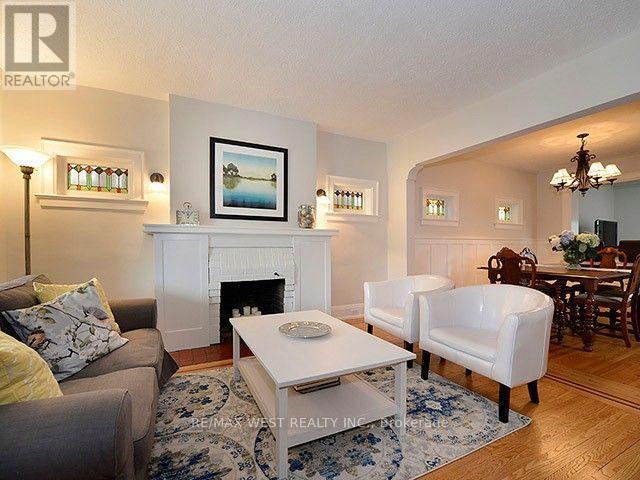 811 Coxwell Avenue, Toronto, Ontario  M4C 3E5 - Photo 3 - E13814284