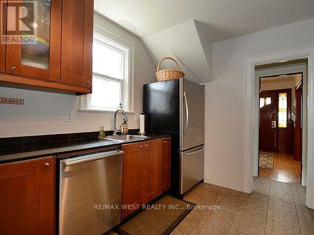 811 Coxwell Avenue, Toronto, Ontario  M4C 3E5 - Photo 6 - E13814284