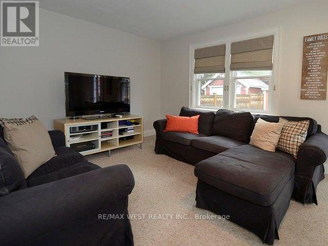 811 Coxwell Avenue, Toronto, Ontario  M4C 3E5 - Photo 8 - E13814284
