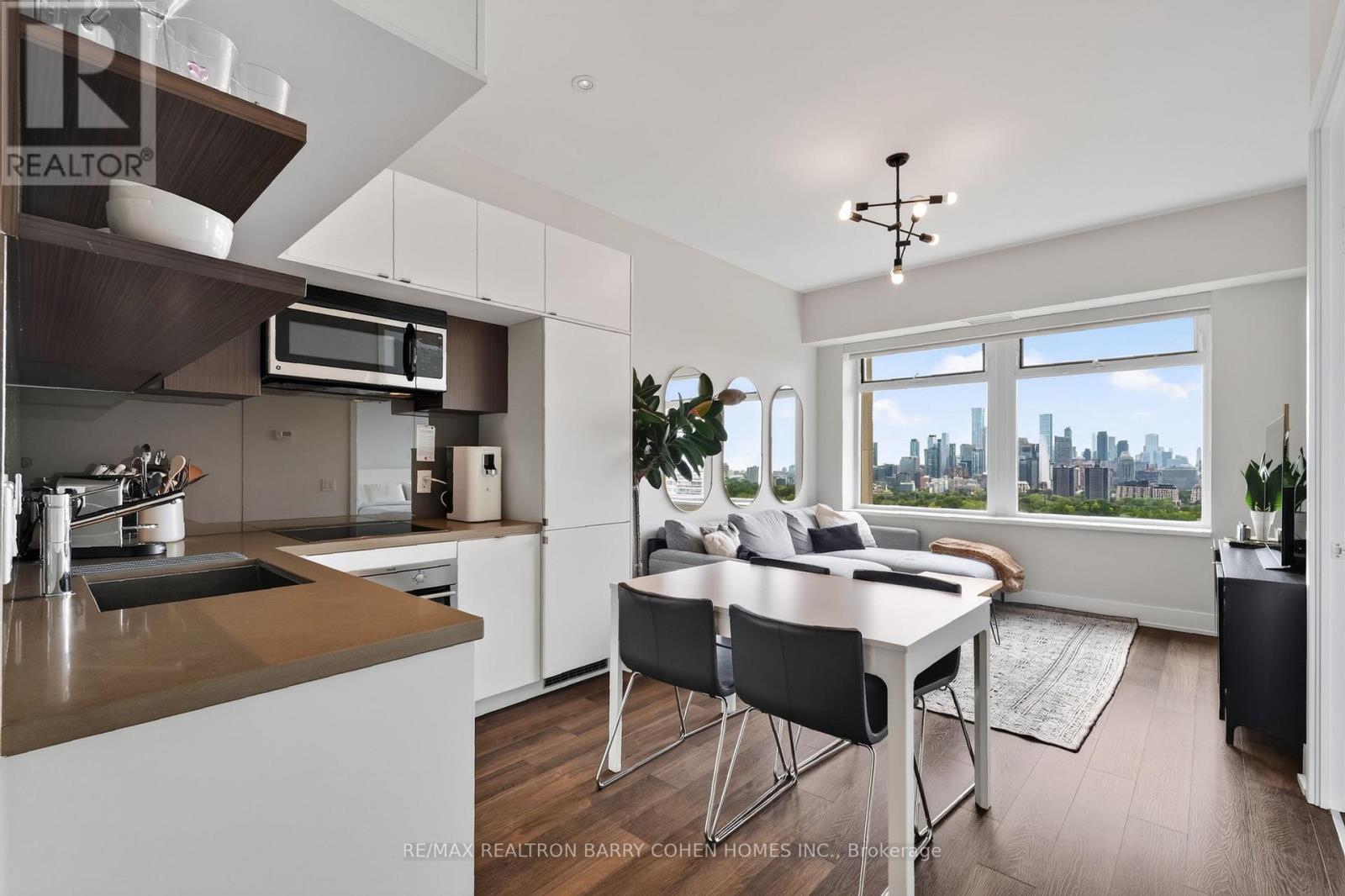 1018 - 111 St Clair Avenue W, Toronto, Ontario  M4V 1N5 - Photo 4 - C13814322