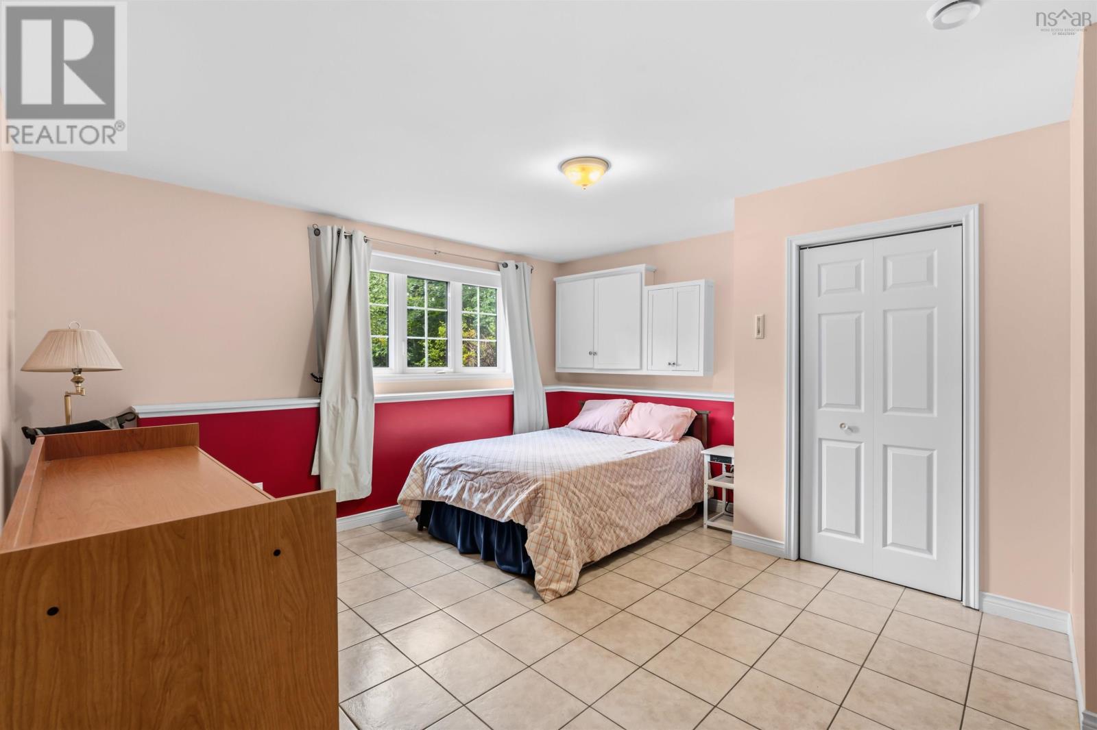 15 Burlington Lane photo 33