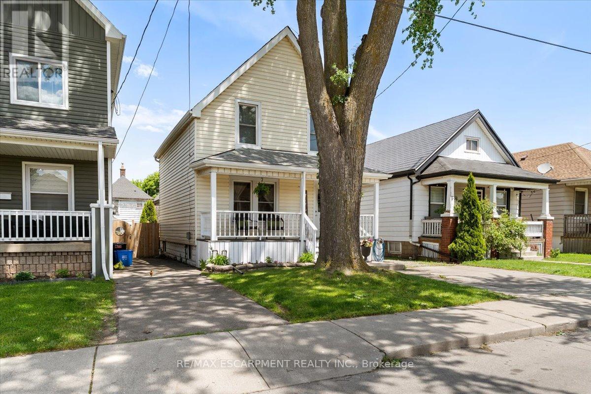 17 CRAIGMILLER AVENUE, Hamilton, Ontario