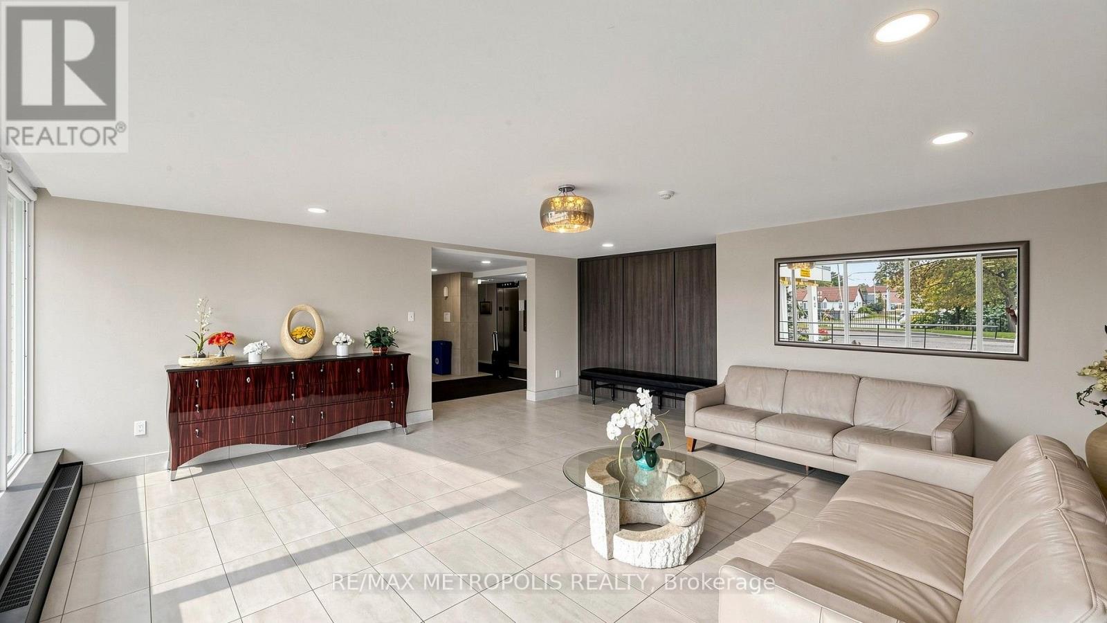 310 - 1100 Caven Street, Mississauga, Ontario  L5G 4N3 - Photo 10 - W13814212