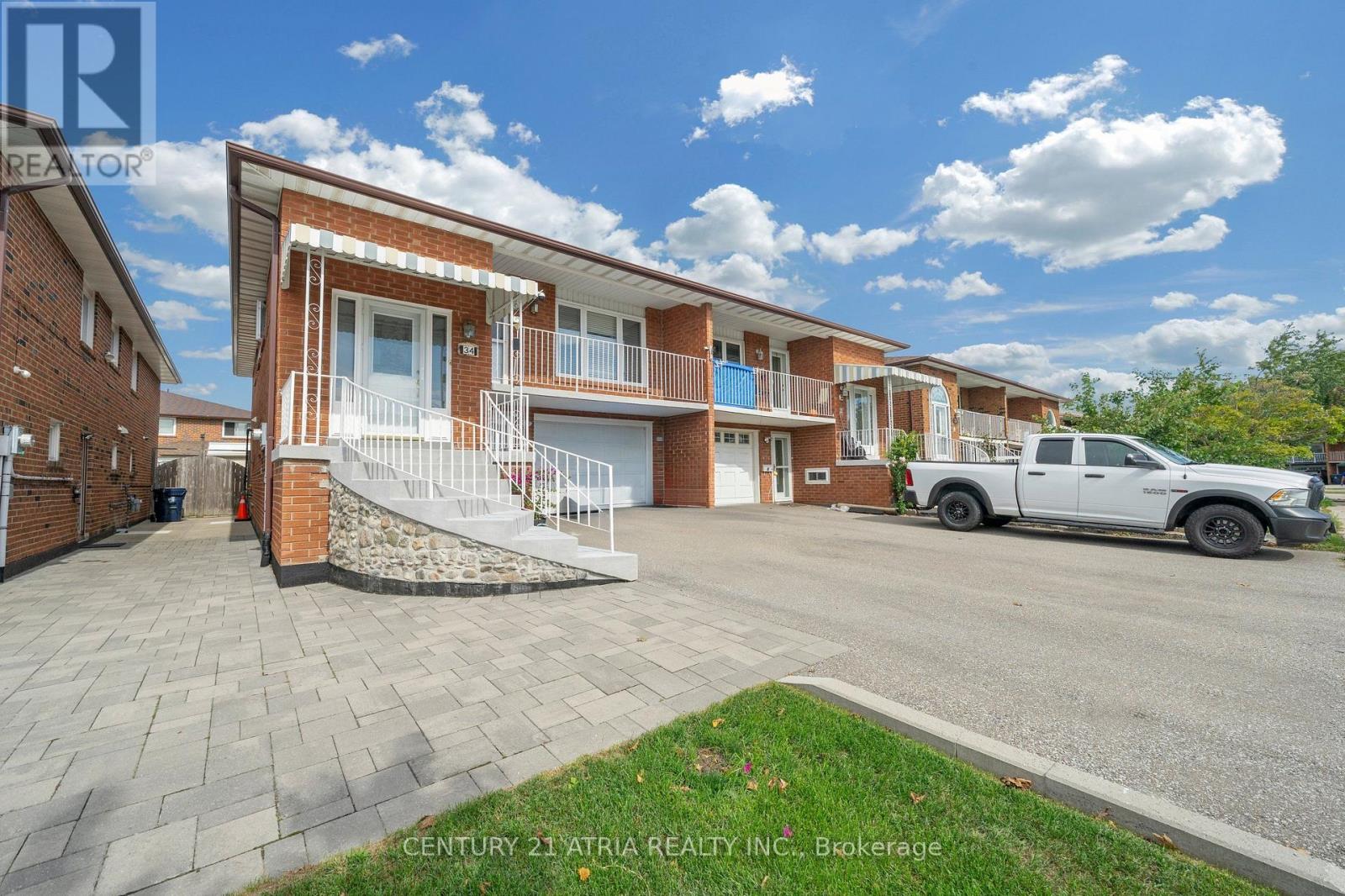 34 Sawmill Road, Toronto, Ontario  M3L 2M2 - Photo 3 - W13814266