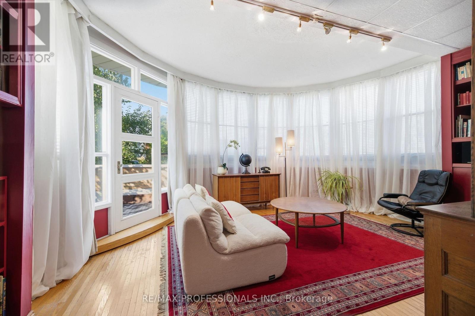 60 Fernalroy Boulevard, Toronto, Ontario  M8Z 3W3 - Photo 14 - W13814272