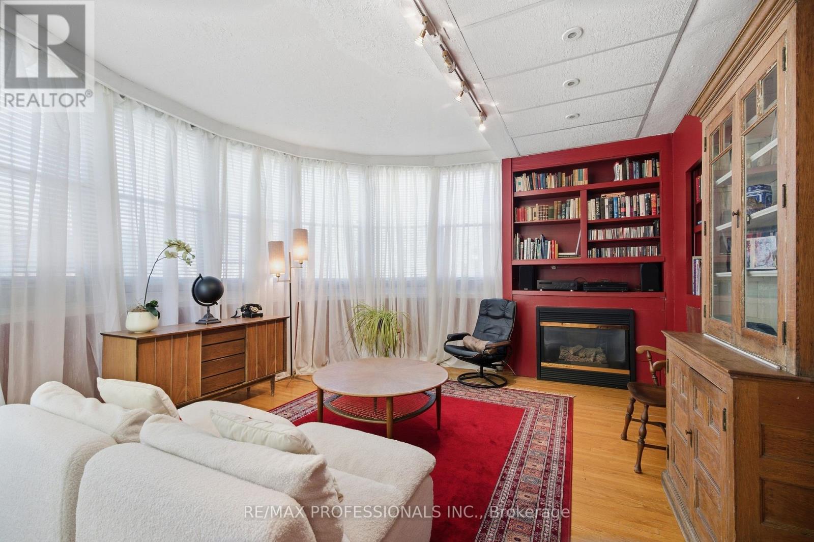 60 Fernalroy Boulevard, Toronto, Ontario  M8Z 3W3 - Photo 15 - W13814272