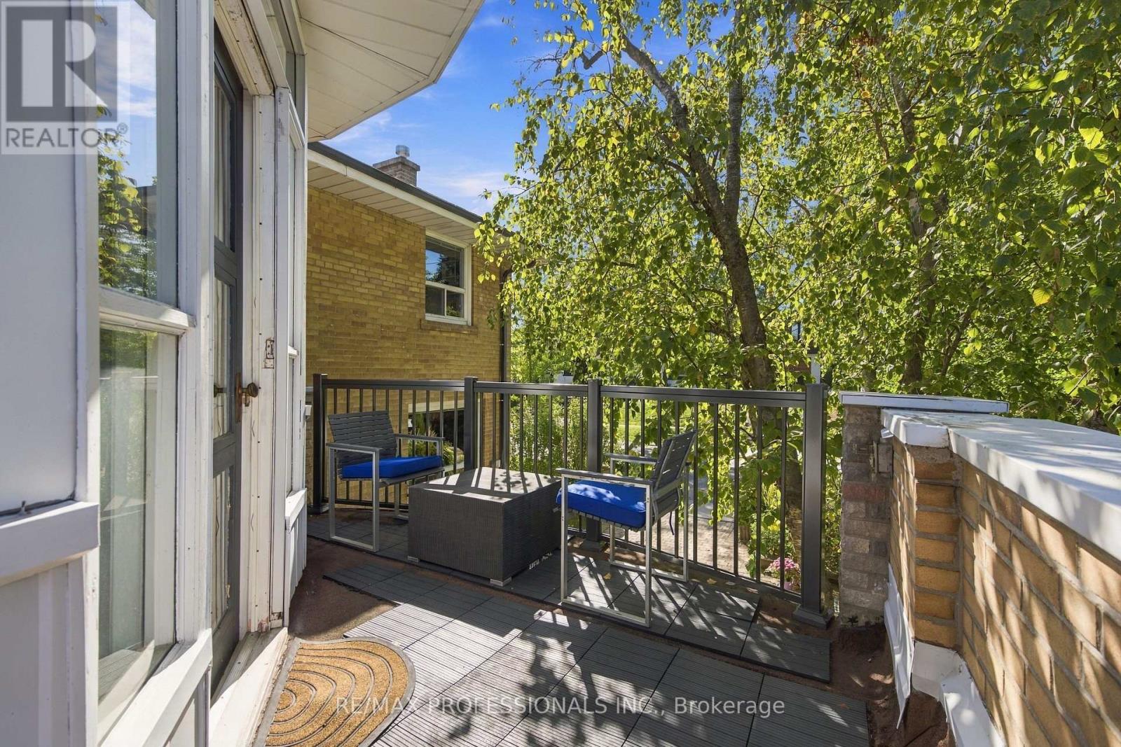 60 Fernalroy Boulevard, Toronto, Ontario  M8Z 3W3 - Photo 17 - W13814272