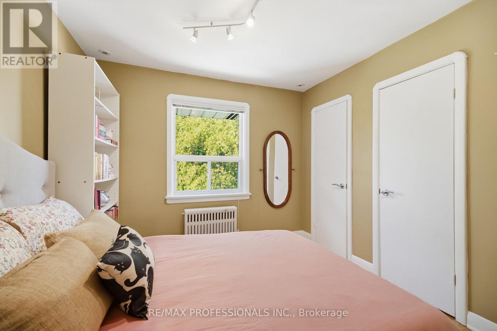 60 Fernalroy Boulevard, Toronto, Ontario  M8Z 3W3 - Photo 23 - W13814272