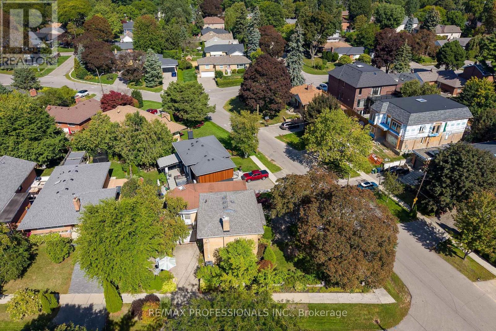 60 Fernalroy Boulevard, Toronto, Ontario  M8Z 3W3 - Photo 44 - W13814272