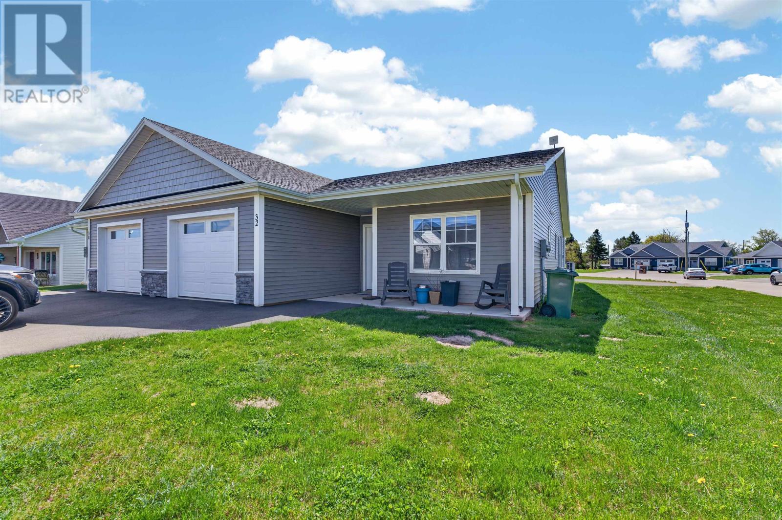 32 Ellis Avenue, Summerside, Prince Edward Island  C1N 4J3 - Photo 2 - 202624023