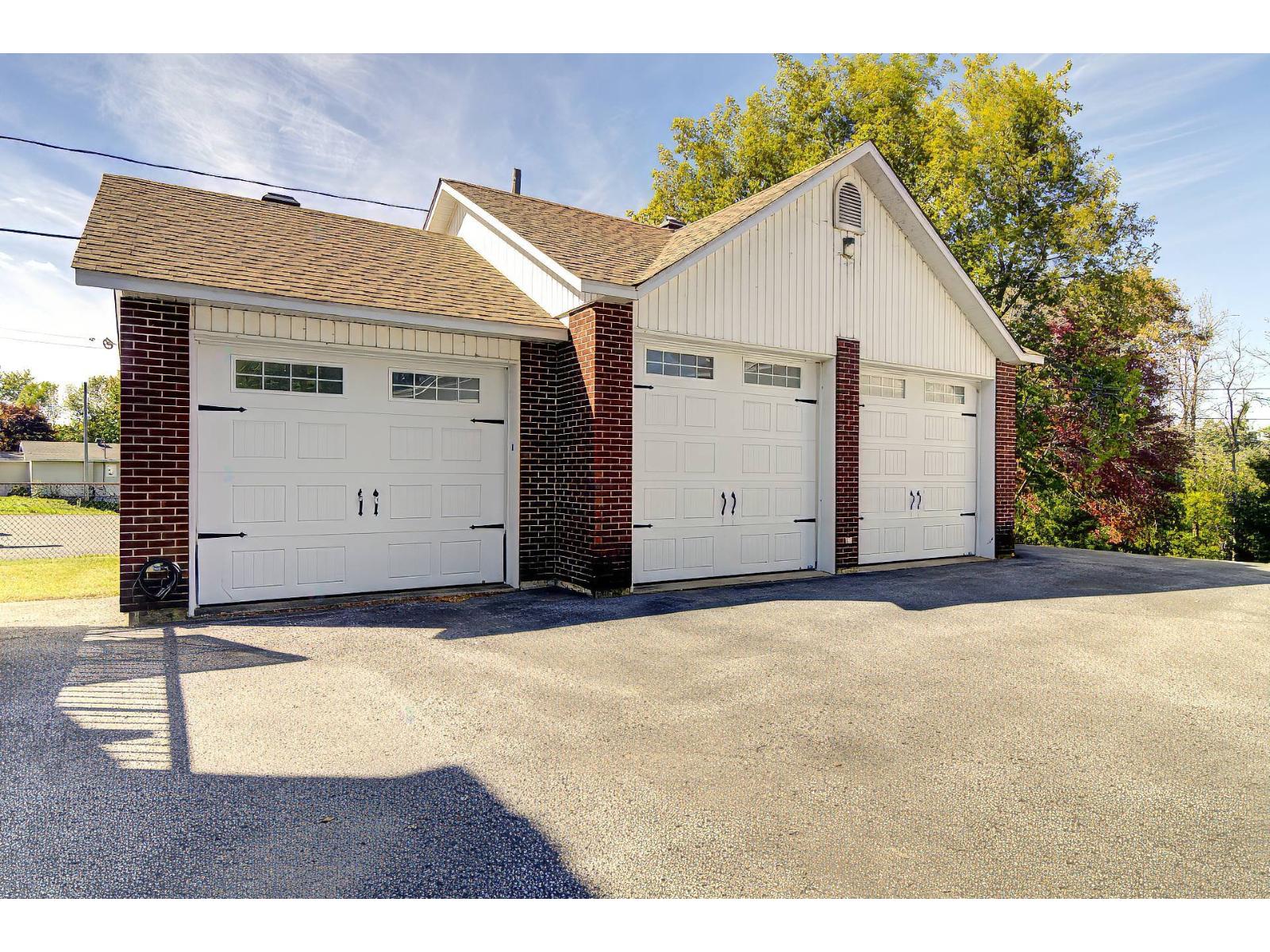 146D Boul. Antonio-Barrette Notre-Dame-des-Prairies Quebec Canada J6E1E5 3