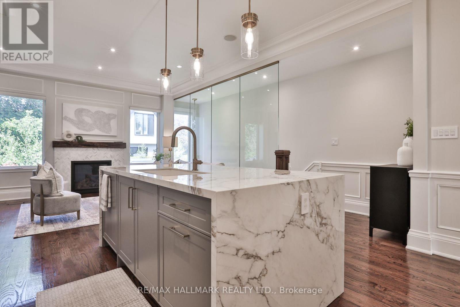 340 St Germain Avenue, Toronto, Ontario  M5M 1W5 - Photo 12 - C13814010