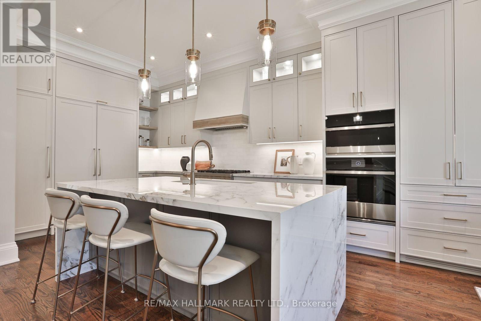340 St Germain Avenue, Toronto, Ontario  M5M 1W5 - Photo 13 - C13814010