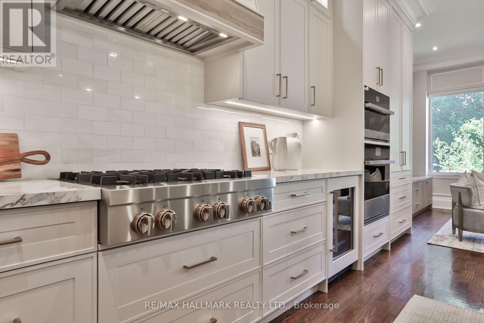 340 St Germain Avenue, Toronto, Ontario  M5M 1W5 - Photo 11 - C13814010