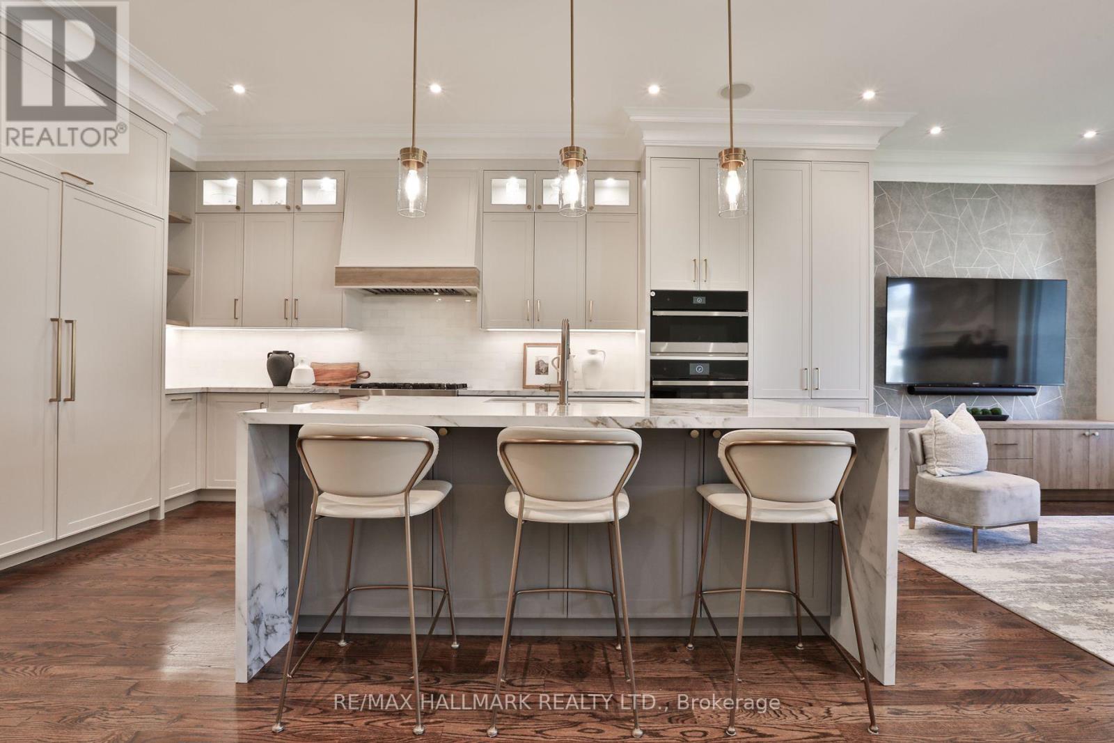 340 St Germain Avenue, Toronto, Ontario  M5M 1W5 - Photo 14 - C13814010
