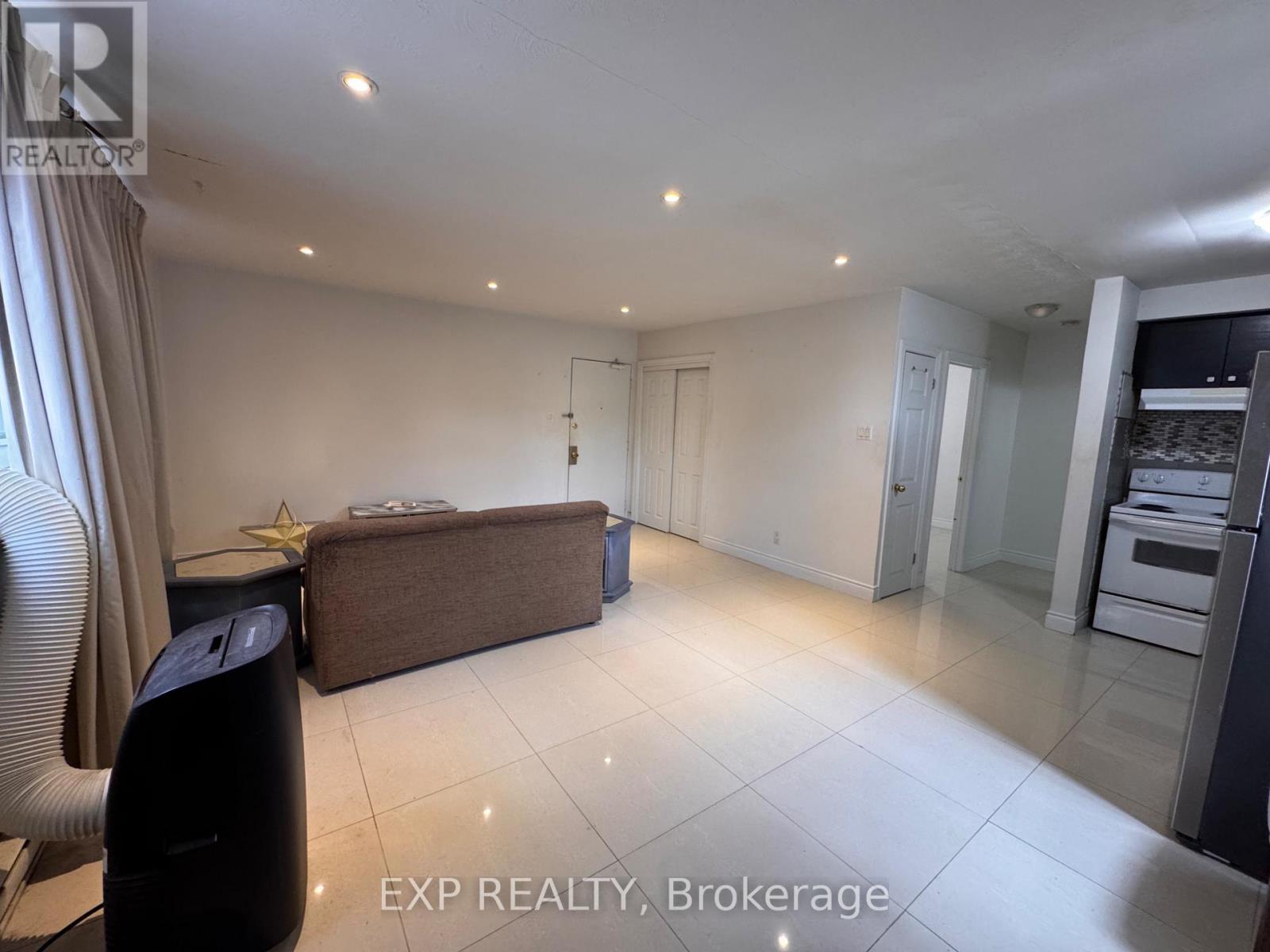 3 - 256 Lakeshore Road E, Mississauga, Ontario  L5G 1G9 - Photo 2 - W13572692