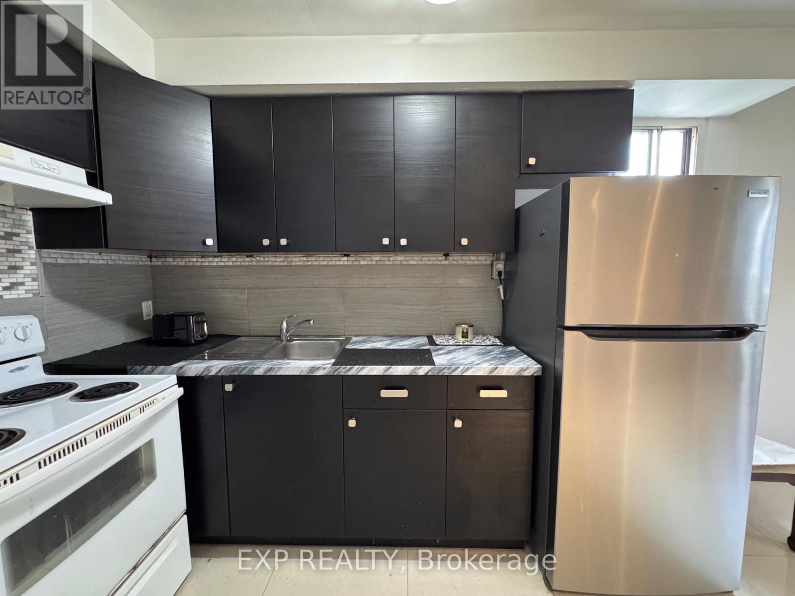 3 - 256 Lakeshore Road E, Mississauga, Ontario  L5G 1G9 - Photo 10 - W13572692