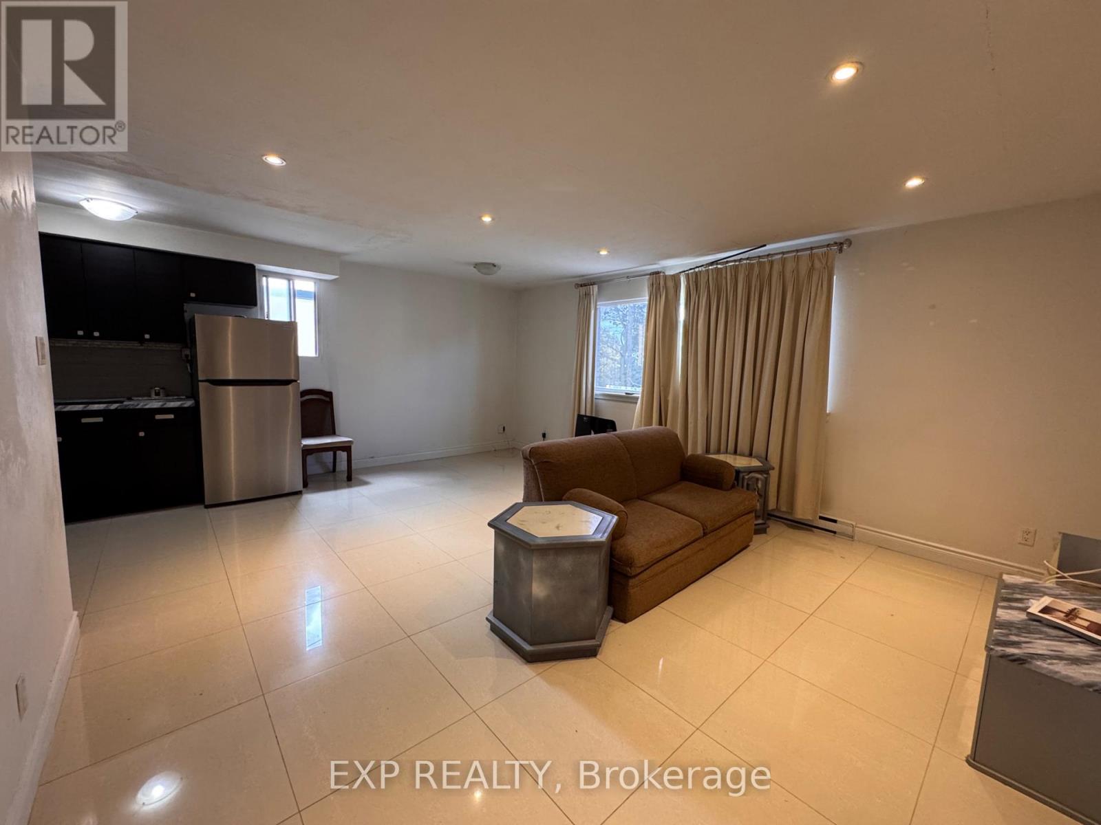 3 - 256 LAKESHORE ROAD E, Mississauga, Ontario