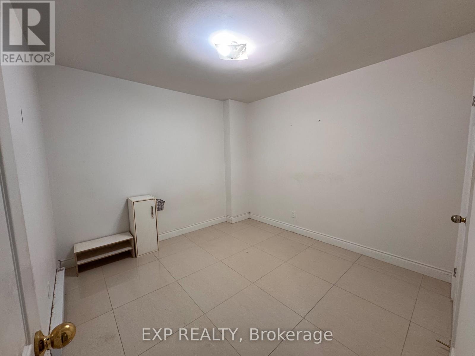 3 - 256 Lakeshore Road E, Mississauga, Ontario  L5G 1G9 - Photo 6 - W13572692
