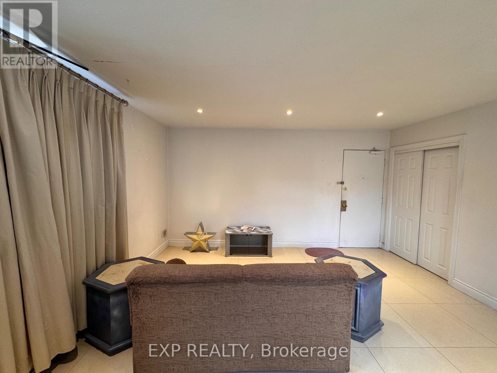 3 - 256 Lakeshore Road E, Mississauga, Ontario  L5G 1G9 - Photo 3 - W13572692