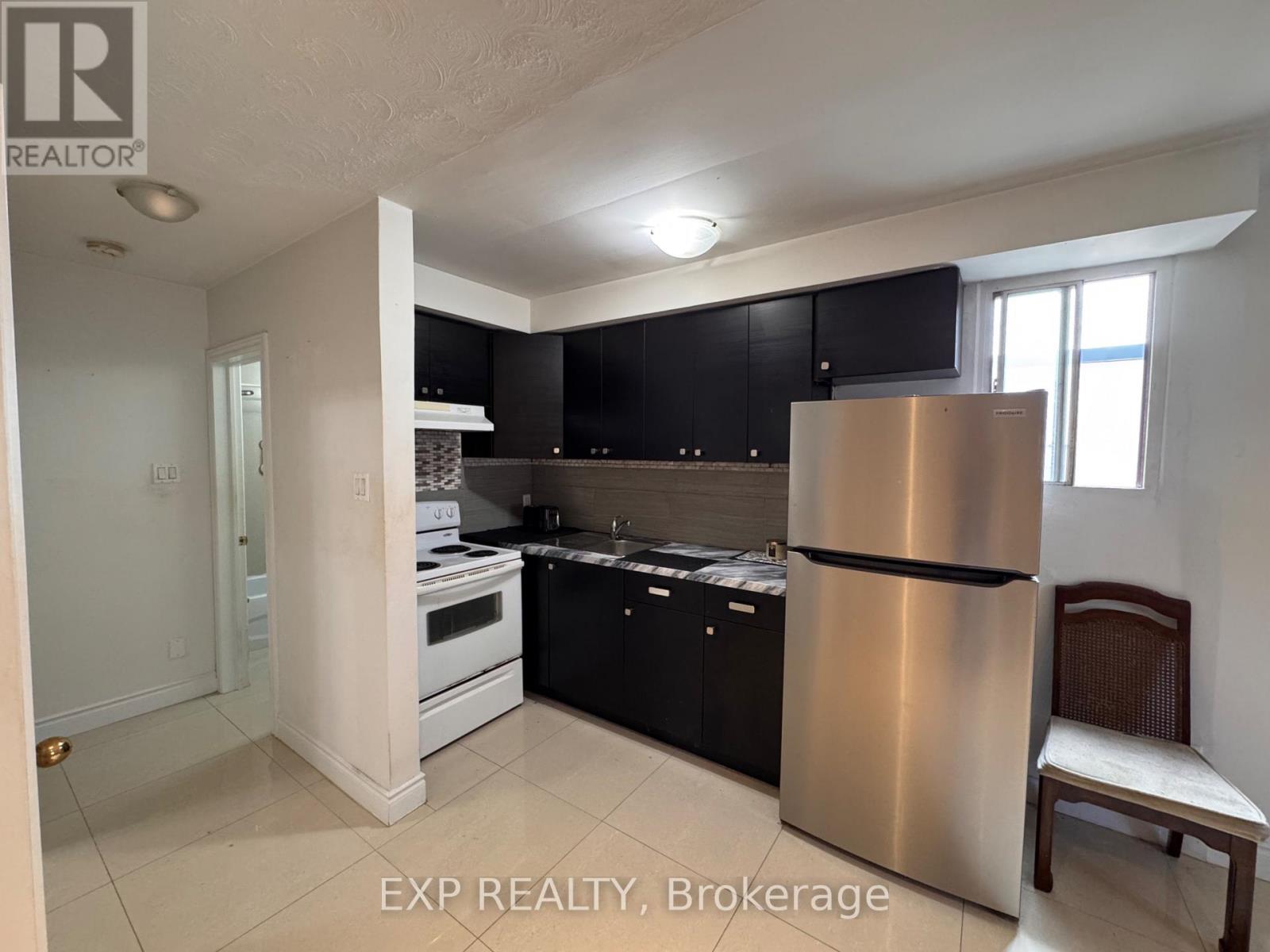 3 - 256 Lakeshore Road E, Mississauga, Ontario  L5G 1G9 - Photo 4 - W13572692