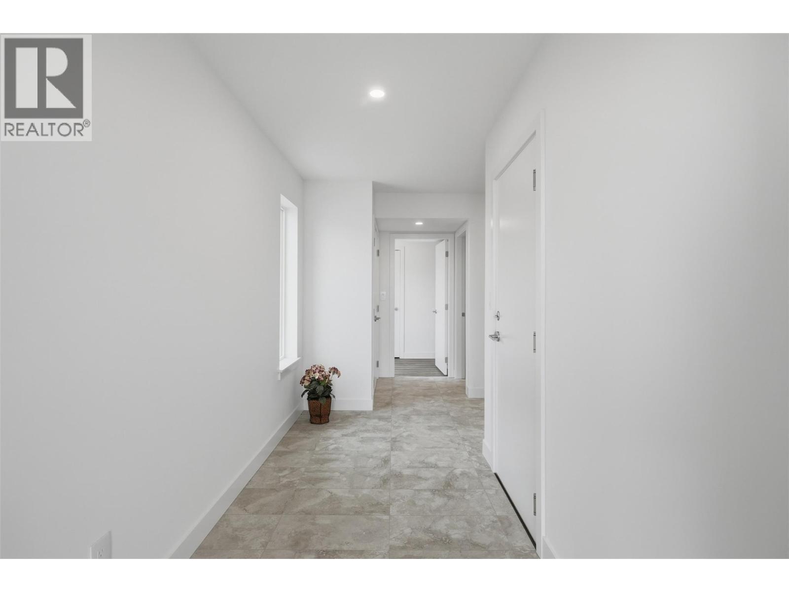 2050 Grasslands Boulevard Unit# 135, Kamloops, British Columbia  V2B 0A6 - Photo 4 - 10400140